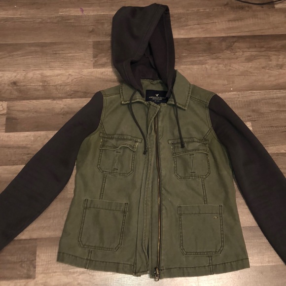 American Eagle Outfitters Jackets & Blazers - American Eagle green jacket with black sleeves